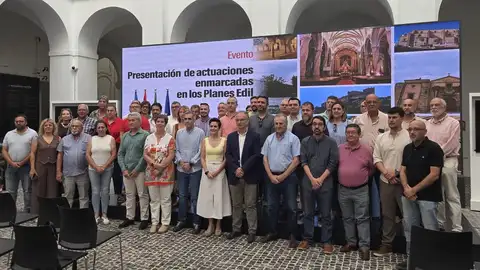 Un total de 105 municipios pacenses se beneficiarán de nueve planes EDIL con una inversión de 52,4 millones Un total de 105 municipios pacenses se beneficiarán de nueve planes EDIL con una inversión de 52,4 millones