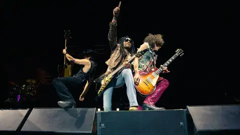 Lenny Kravitz conquista Starlite Occident y se suma al propósito de la Fundación Starlite firmando su retrato para la Gran Gala Benéfica Lenny Kravitz conquista Starlite Occident y se suma al propósito de la Fundación Starlite firmando su retrato para la Gran Gala Benéfica