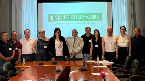 Agricultura respalda el acuerdo de Ibertabaco y Deltafina para la comercialización del tabaco producido en Extremadura en 2027-2029 Agricultura respalda el acuerdo de Ibertabaco y Deltafina para la comercialización del tabaco producido en Extremadura en 2027-2029