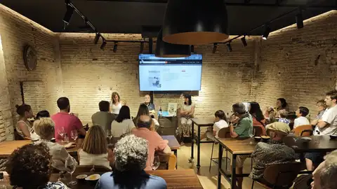 Gregorio Castellano desnuda su memoria en Mi primera vez, una emotiva reivindicación de la escritura contra el olvido Gregorio Castellano desnuda su memoria en Mi primera vez, una emotiva reivindicación de la escritura contra el olvido