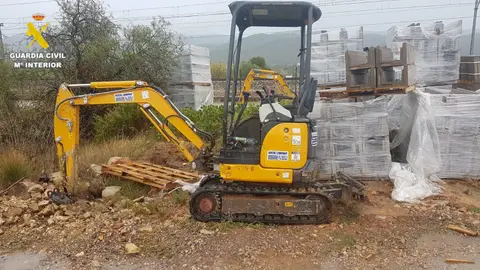 Dos detenidos por el hurto de una excavadora valorada en 36.000 euros en Alcalá de Xivert Dos detenidos por el hurto de una excavadora valorada en 36.000 euros en Alcalá de Xivert