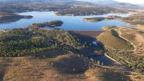 La CHT invertirá 410.000 euros en la implantación del plan de emergencia de la presa de Rivera de Gata La CHT invertirá 410.000 euros en la implantación del plan de emergencia de la presa de Rivera de Gata