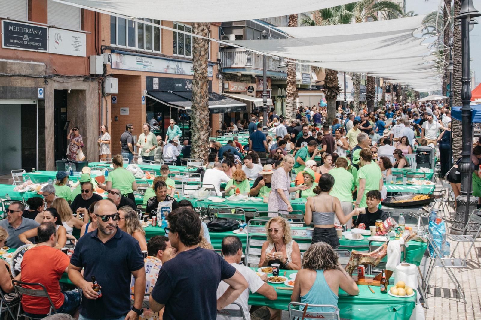Castellón y Ecovidrio impulsan una campaña para fomentar el reciclaje de vidrio durante las fiestas de Sant Pere del Grao Castellón y Ecovidrio impulsan una campaña para fomentar el reciclaje de vidrio durante las fiestas de Sant Pere del Grao