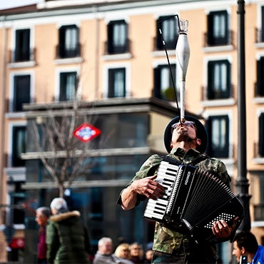 El humor y el circo de Máximo Óptimo abre el 'A pie de calle' 2026 en Roquetas El humor y el circo de Máximo Óptimo abre el 'A pie de calle' 2026 en Roquetas