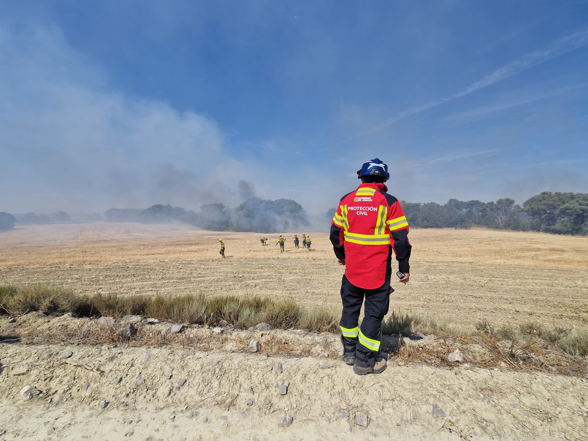 El viento dificulta la labor de control del incendio de Leciñena El viento dificulta la labor de control del incendio de Leciñena
