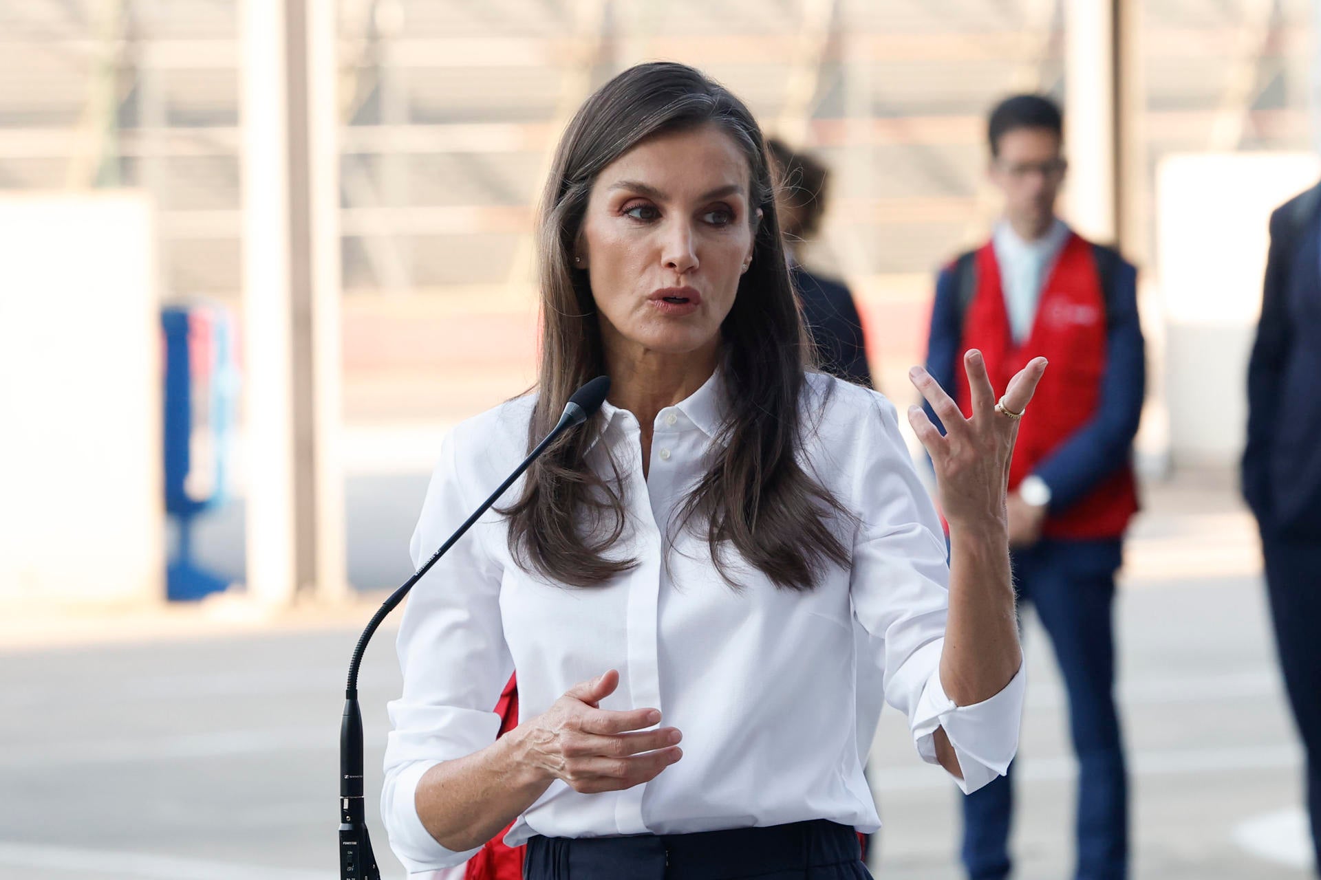 El mensaje de agradecimiento de la reina Letizia al equipo de la AECID que viaja a Venezuela: "Tendéis la mano con profesionalidad, rigor y mucho cariño" El mensaje de agradecimiento de la reina Letizia al equipo de la AECID que viaja a Venezuela: "Tendéis la mano con profesionalidad, rigor y mucho cariño"