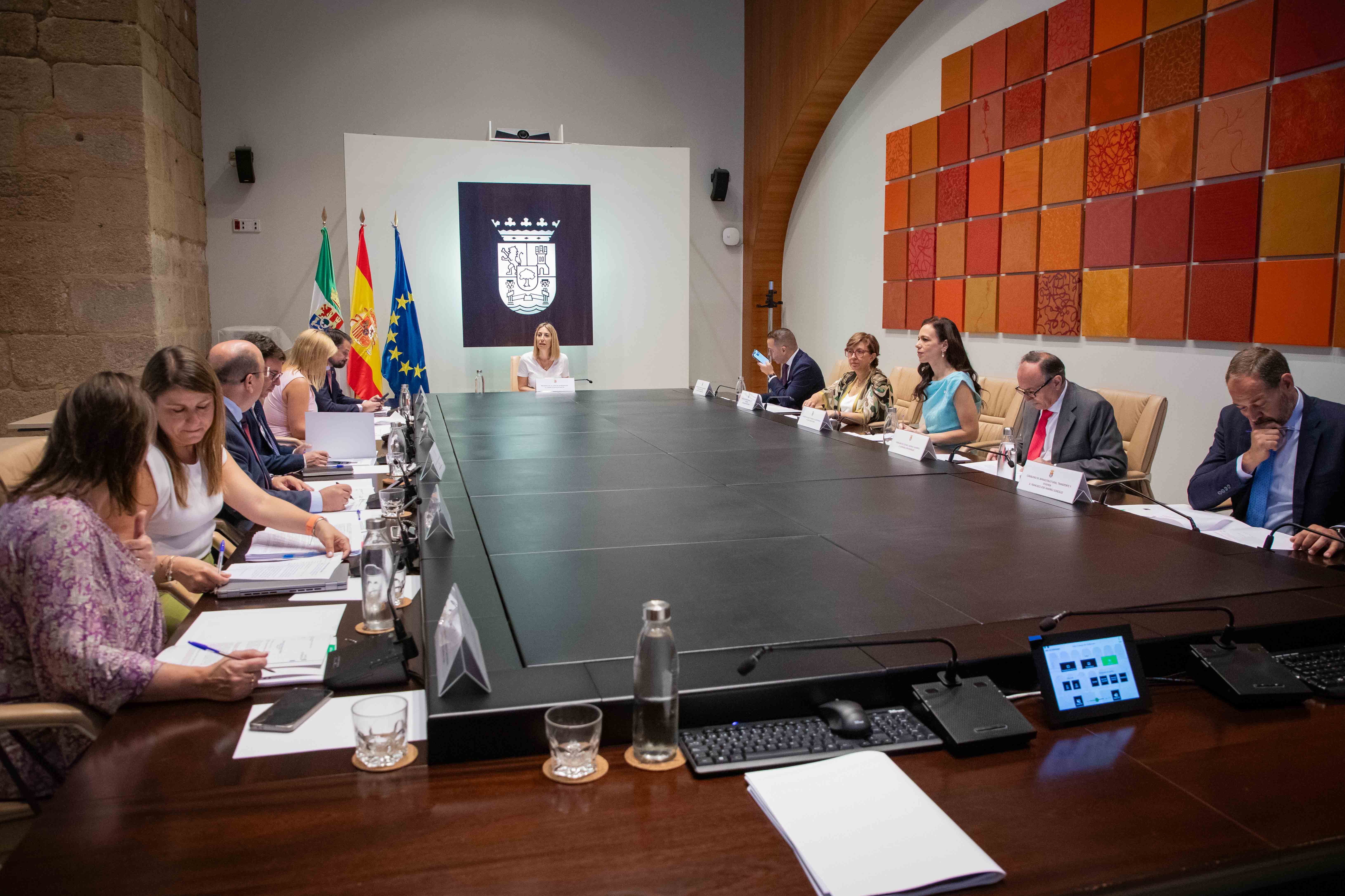 La Junta aprueba la construcción de un centro residencial en Torrejoncillo y completa el nuevo modelo de atención a personas mayores La Junta aprueba la construcción de un centro residencial en Torrejoncillo y completa el nuevo modelo de atención a personas mayores