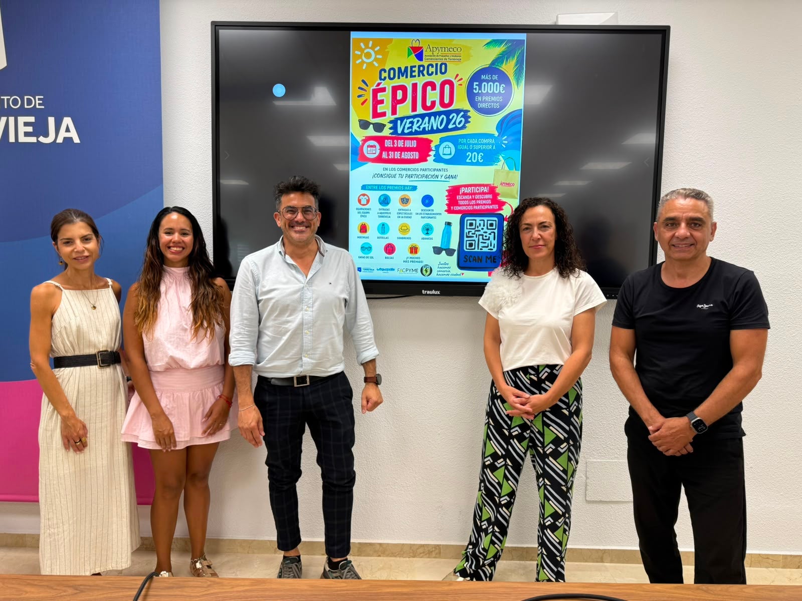 El Ayuntamiento de Torrevieja y APYMECO impulsan una campaña comercial de verano con más de 5.000 euros en premios El Ayuntamiento de Torrevieja y APYMECO impulsan una campaña comercial de verano con más de 5.000 euros en premios