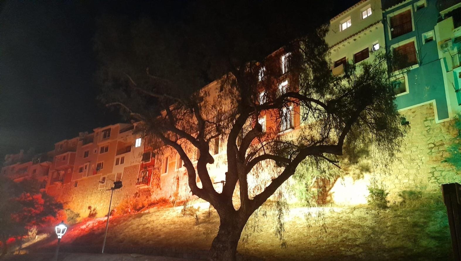 Villajoyosa instala nueva iluminación led en las murallas del casco histórico Villajoyosa instala nueva iluminación led en las murallas del casco histórico