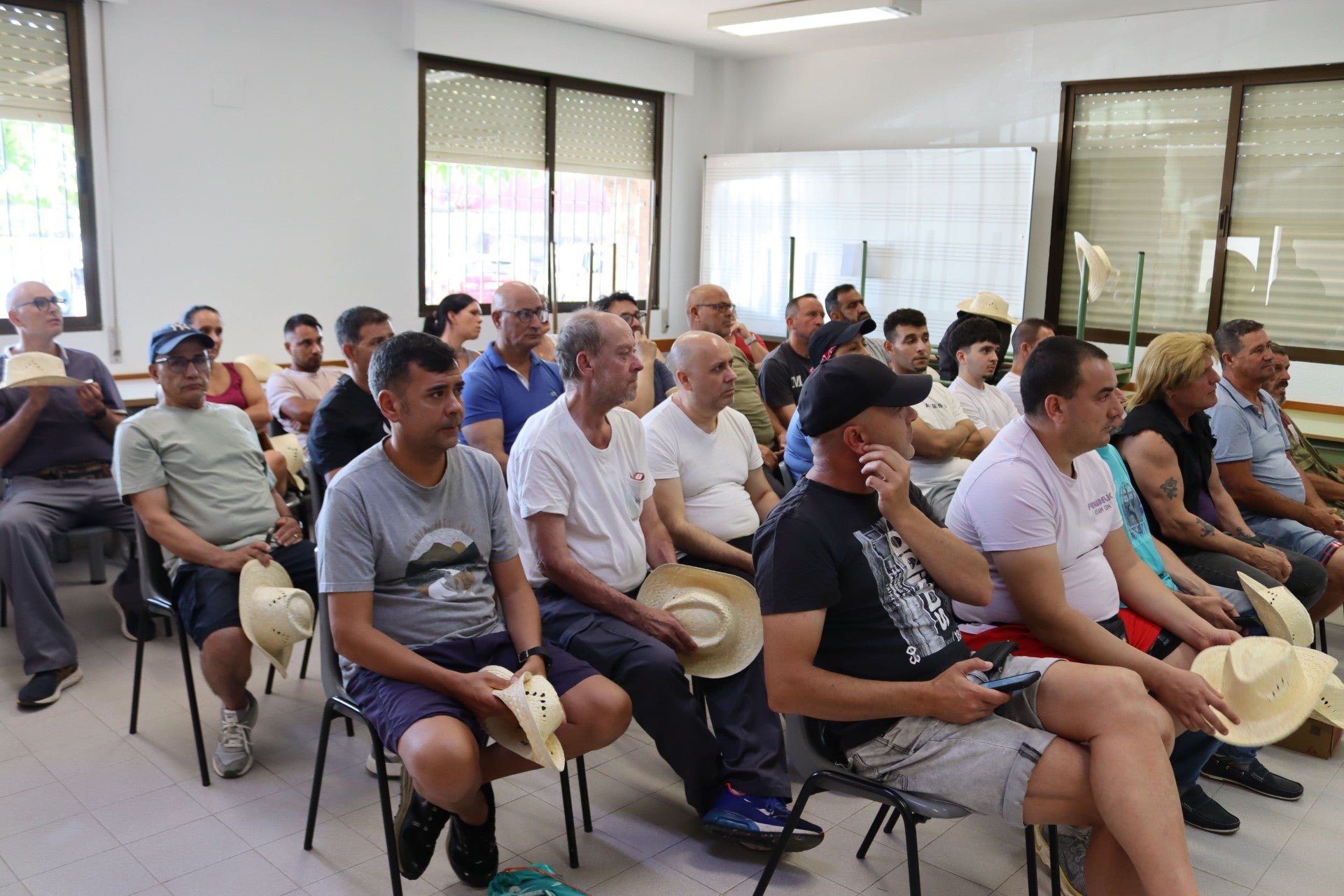 El Ayuntamiento de Vila-real incorpora a 27 personas al programa de empleo agrario financiado por el SEPE El Ayuntamiento de Vila-real incorpora a 27 personas al programa de empleo agrario financiado por el SEPE