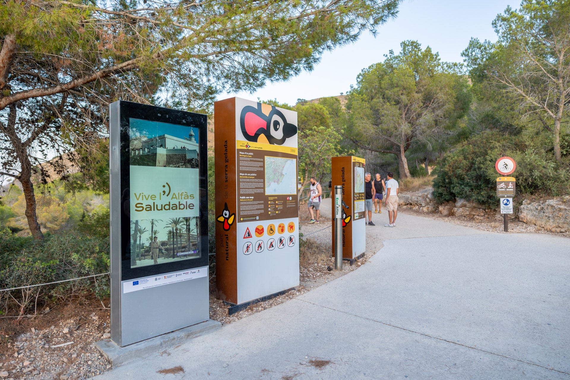 L’Alfàs culmina la instalación de dos paneles de información turística para mejorar la atención al visitante las 24 horas L’Alfàs culmina la instalación de dos paneles de información turística para mejorar la atención al visitante las 24 horas