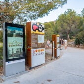 L’Alfàs culmina la instalación de dos paneles de información turística para mejorar la atención al visitante las 24 horas