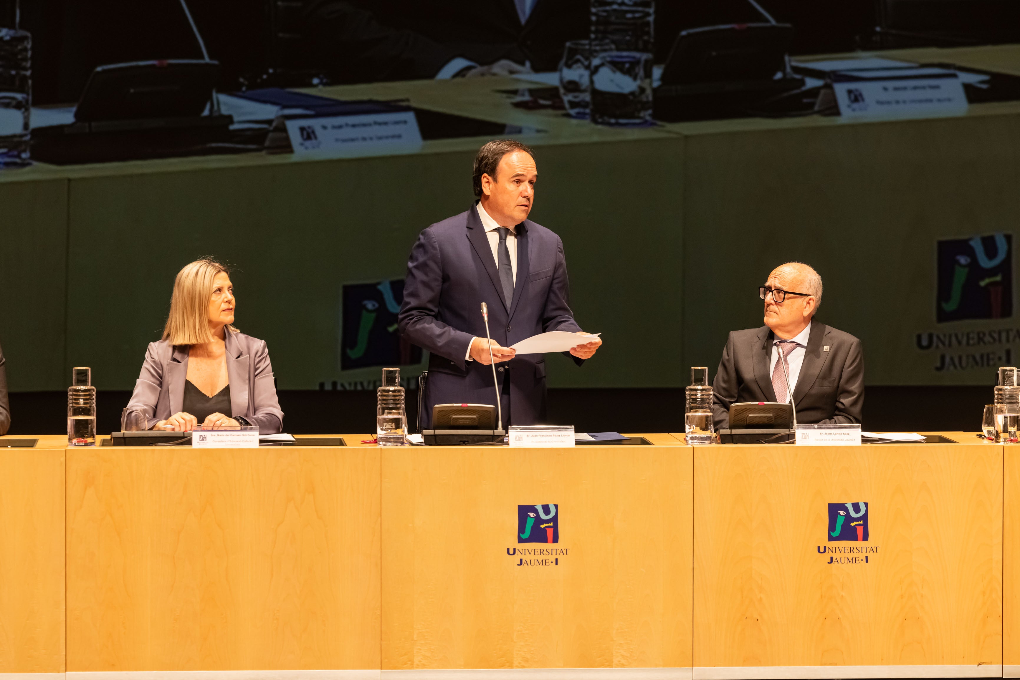 Pérez Llorca destaca en la UJI la estrategia del Consell para reforzar el sistema universitario Pérez Llorca destaca en la UJI la estrategia del Consell para reforzar el sistema universitario