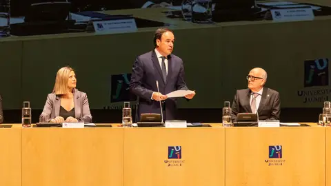 Pérez Llorca destaca en la UJI la estrategia del Consell para reforzar el sistema universitario Pérez Llorca destaca en la UJI la estrategia del Consell para reforzar el sistema universitario