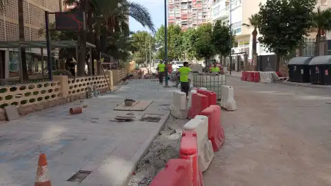 Benidorm abre este fin de semana al tráfico la avenida Montecarlo y retomará las obras en septiembre Benidorm abre este fin de semana al tráfico la avenida Montecarlo y retomará las obras en septiembre