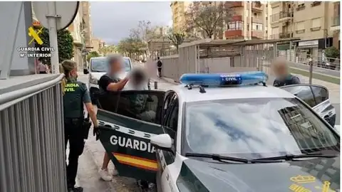 La Guardia Civil recupera las joyas sustraídas a una mujer de 89 años durante su ingreso en un hospital La Guardia Civil recupera las joyas sustraídas a una mujer de 89 años durante su ingreso en un hospital