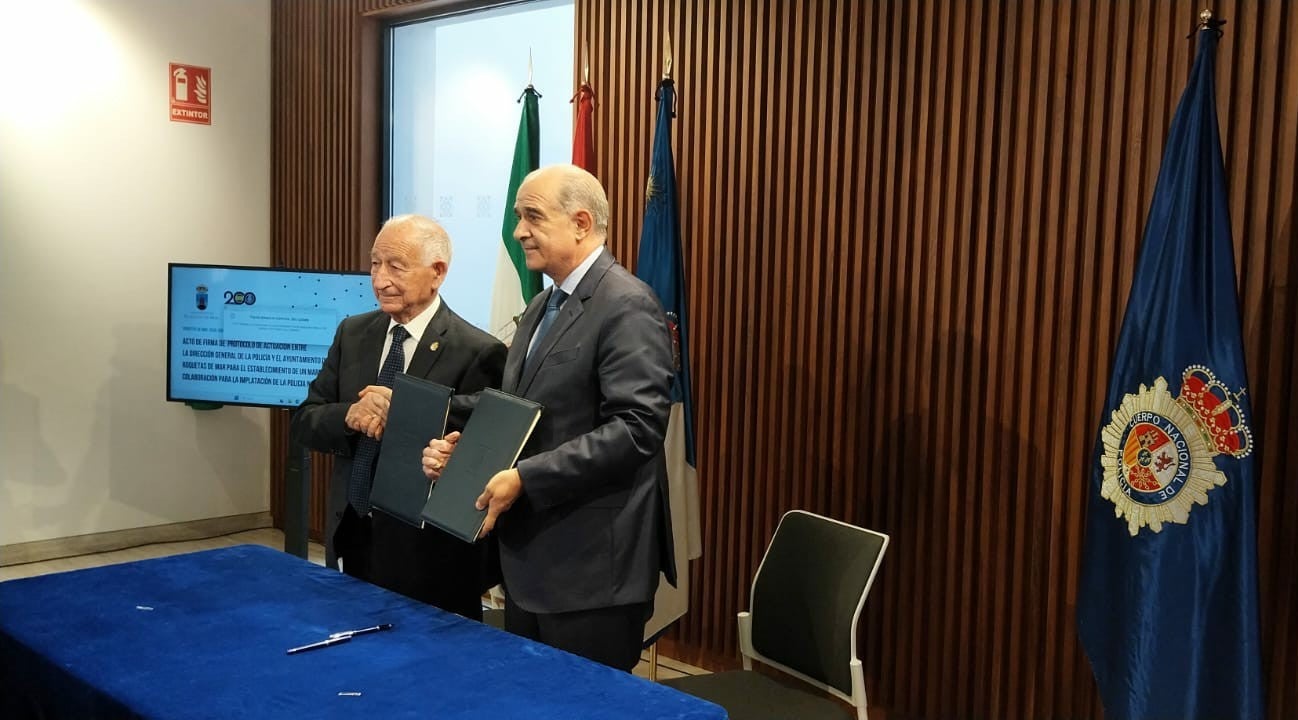 El alcalde de Roquetas seguirá en su empeño para que la Guardia Civil no se vaya con la llegada de la Policia Nacional El alcalde de Roquetas seguirá en su empeño para que la Guardia Civil no se vaya con la llegada de la Policia Nacional