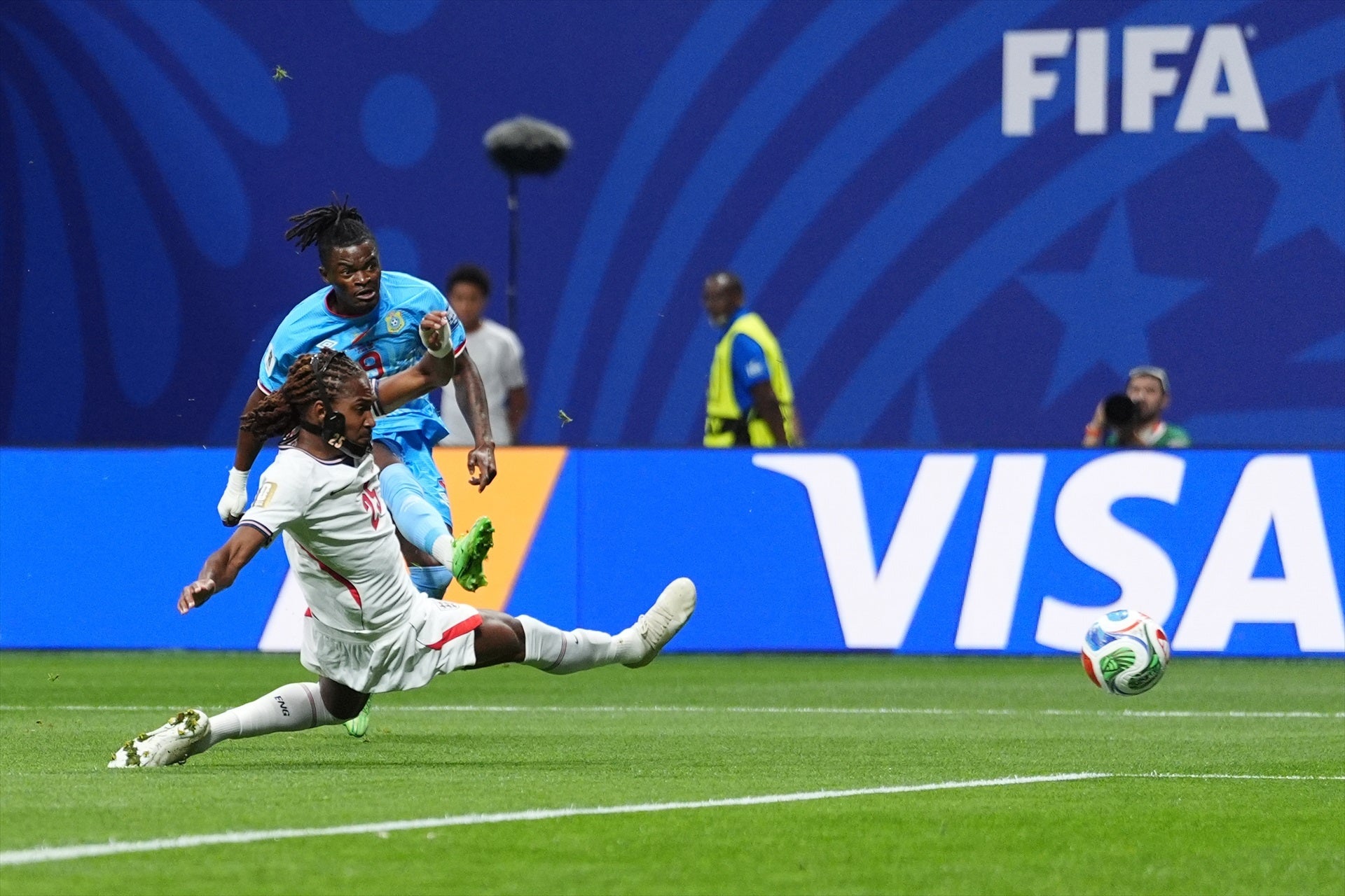 Quién es Cipenga, la estrella del Congo que ha brillado ante Inglaterra y disfrutará el Almería Quién es Cipenga, la estrella del Congo que ha brillado ante Inglaterra y disfrutará el Almería