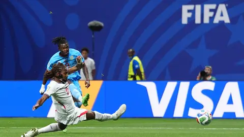 Cipenga en una acción durante el partido ante Inglaterra en el Mundial Cipenga en una acción durante el partido ante Inglaterra en el Mundial