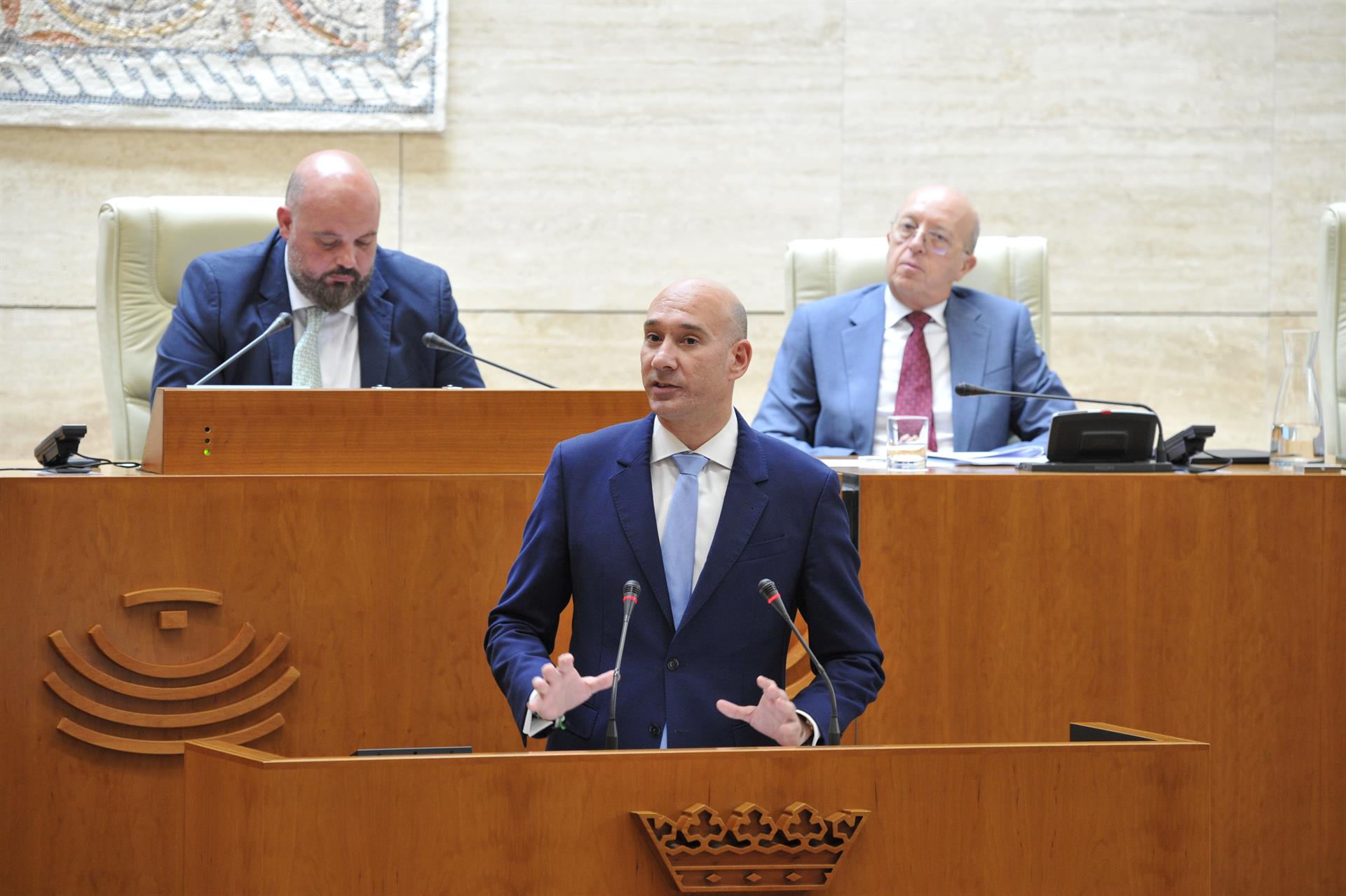 PP y Vox aprueban una propuesta en la Asamblea para instar a Pedro Sánchez a convocar elecciones generales PP y Vox aprueban una propuesta en la Asamblea para instar a Pedro Sánchez a convocar elecciones generales