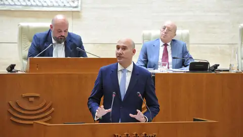 PP y Vox aprueban una propuesta en la Asamblea para instar a Pedro Sánchez a convocar elecciones generales PP y Vox aprueban una propuesta en la Asamblea para instar a Pedro Sánchez a convocar elecciones generales