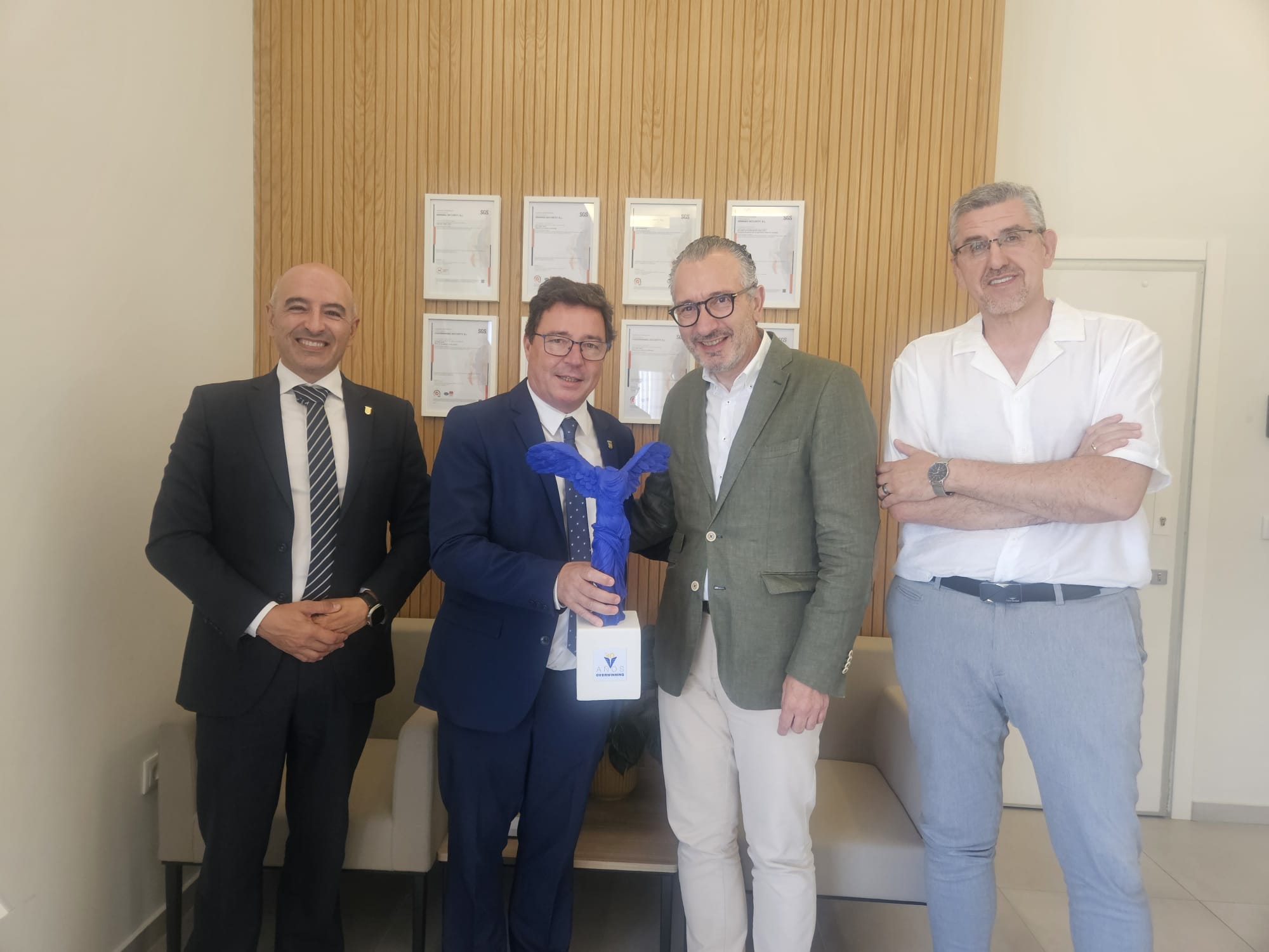El consejero Guillermo Santamaría destaca el compromiso del Grupo Overwinning con el empleo estable y de calidad en Extremadura El consejero Guillermo Santamaría destaca el compromiso del Grupo Overwinning con el empleo estable y de calidad en Extremadura