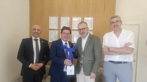 El consejero Guillermo Santamaría destaca el compromiso del Grupo Overwinning con el empleo estable y de calidad en Extremadura El consejero Guillermo Santamaría destaca el compromiso del Grupo Overwinning con el empleo estable y de calidad en Extremadura