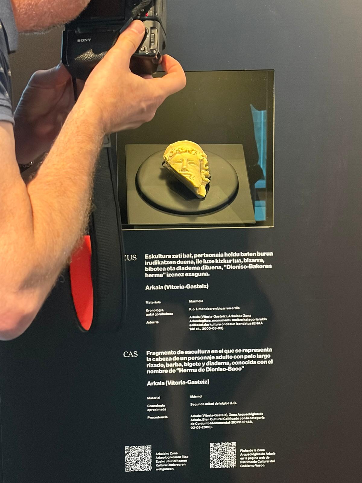 Una "cabeza de Baco" romana descubierta y sustraída en 1976 llega al Museo Bibat de Álava Una "cabeza de Baco" romana descubierta y sustraída en 1976 llega al Museo Bibat de Álava