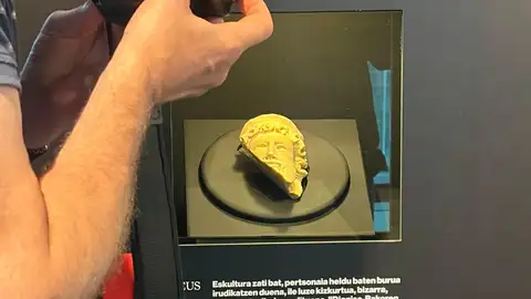 Una "cabeza de Baco" romana descubierta y sustraída en 1976 llega al Museo Bibat de Álava Una "cabeza de Baco" romana descubierta y sustraída en 1976 llega al Museo Bibat de Álava