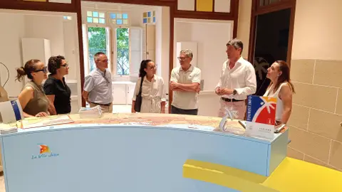 Villajoyosa renueva la Oficina de Turismo del Chalet Centella para mejorar la atención a los visitantes preservando su valor patrimonial Villajoyosa renueva la Oficina de Turismo del Chalet Centella para mejorar la atención a los visitantes preservando su valor patrimonial