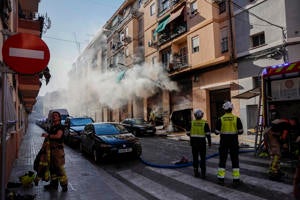 Detenidos 4 operarios por imprudencia grave tras el incendio de unos bajos en València Detenidos 4 operarios por imprudencia grave tras el incendio de unos bajos en València