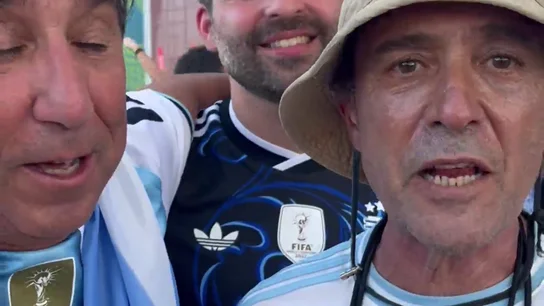 La sobrada de la afición de Argentina a España: "Son unos cagones, mucho toquecito, pero nada" La sobrada de la afición de Argentina a España: "Son unos cagones, mucho toquecito, pero nada"
