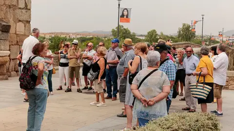 Turistas en la ciudad de Mérida Turistas en la ciudad de Mérida