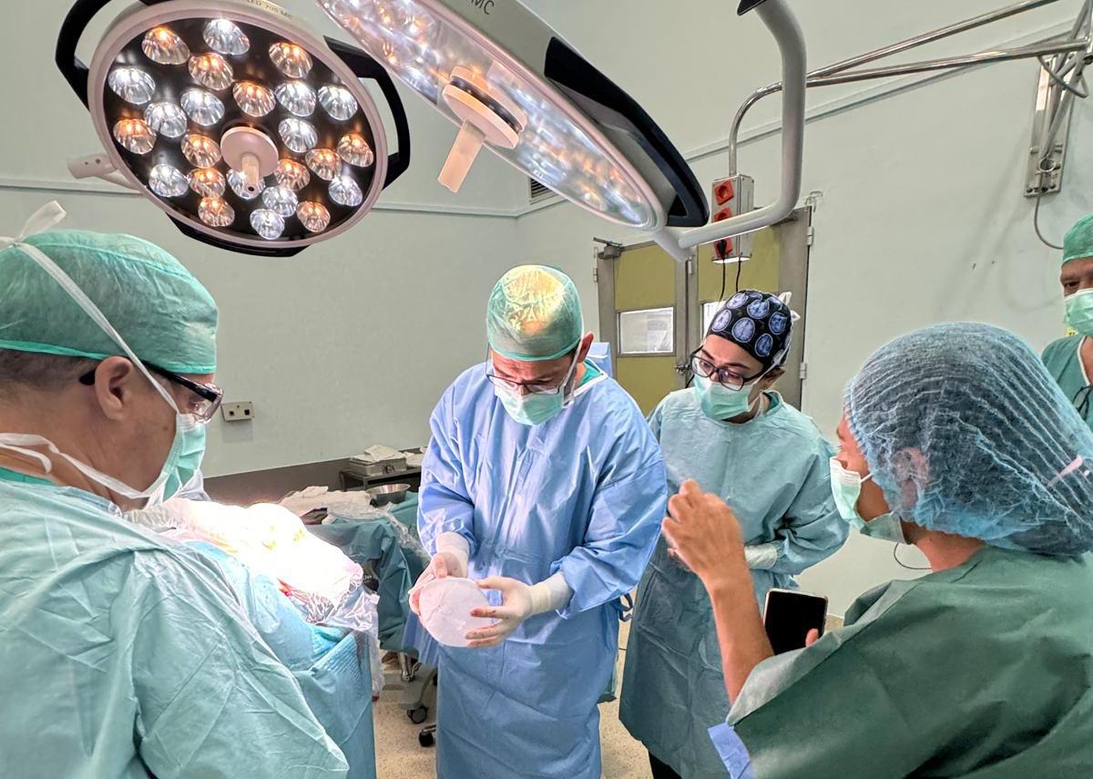 El Materno Infantil realiza una operación pionera en una paciente neonatal de un mes y tres kilos El Materno Infantil realiza una operación pionera en una paciente neonatal de un mes y tres kilos