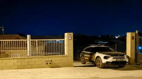La entrada a la vivienda de la familia en la partida alicantina de La Cañada del Fenollar La entrada a la vivienda de la familia en la partida alicantina de La Cañada del Fenollar