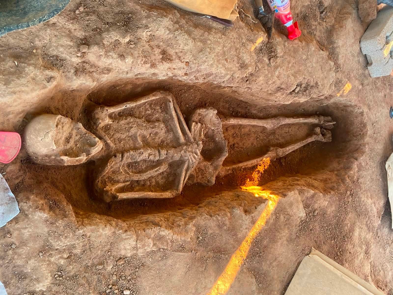 Encuentran una necrópolis histórica durante unas obras en Carlet Encuentran una necrópolis histórica durante unas obras en Carlet