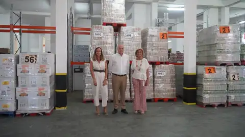 Fundación Caja Badajoz dona más de 21.000 kilos de alimentos al Banco de Alimentos pacense Fundación Caja Badajoz dona más de 21.000 kilos de alimentos al Banco de Alimentos pacense
