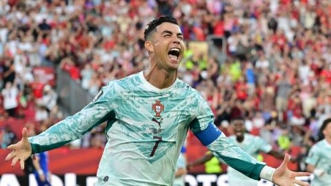 El portugu&eacute;s Cristiano Ronaldo celebra su gol, de penalti, ante Croacia en partido de los dieciseisavos de final del Mundial 2026 en Toronto. 