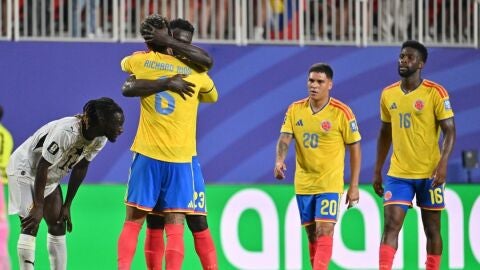 Los jugadores de Colombia celebran el triunfo ante Ghana