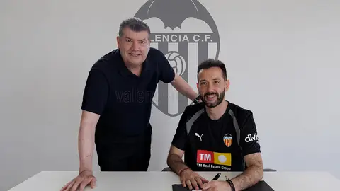 Carlos Corberán renueva con el Valencia hasta 2028 Carlos Corberán renueva con el Valencia hasta 2028