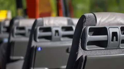 El transporte por carretera entre Mérida y Sevilla se restablece este lunes tras la nueva adjudicación del servicio El transporte por carretera entre Mérida y Sevilla se restablece este lunes tras la nueva adjudicación del servicio