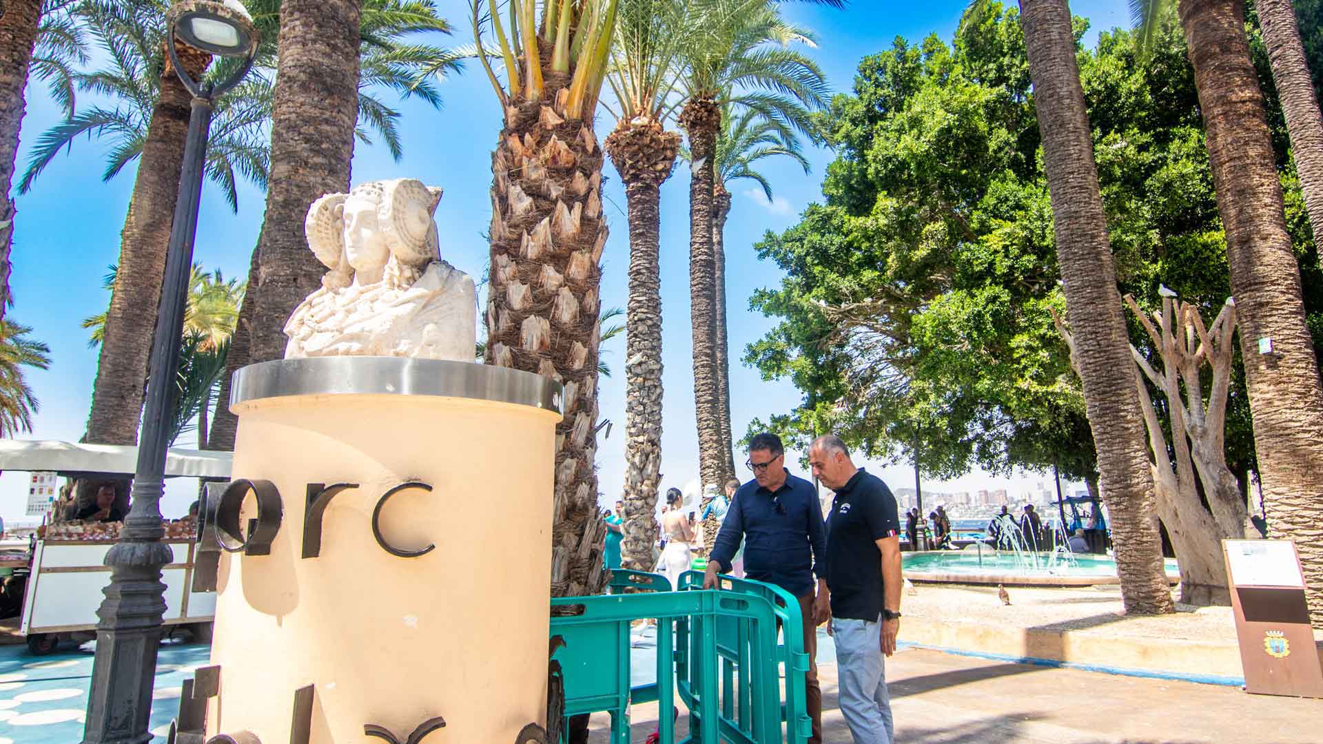 Benidorm repone ejemplares de palmeras dañadas en el Parque de Elche, Paseo de Colón y avenida Bilbao Benidorm repone ejemplares de palmeras dañadas en el Parque de Elche, Paseo de Colón y avenida Bilbao