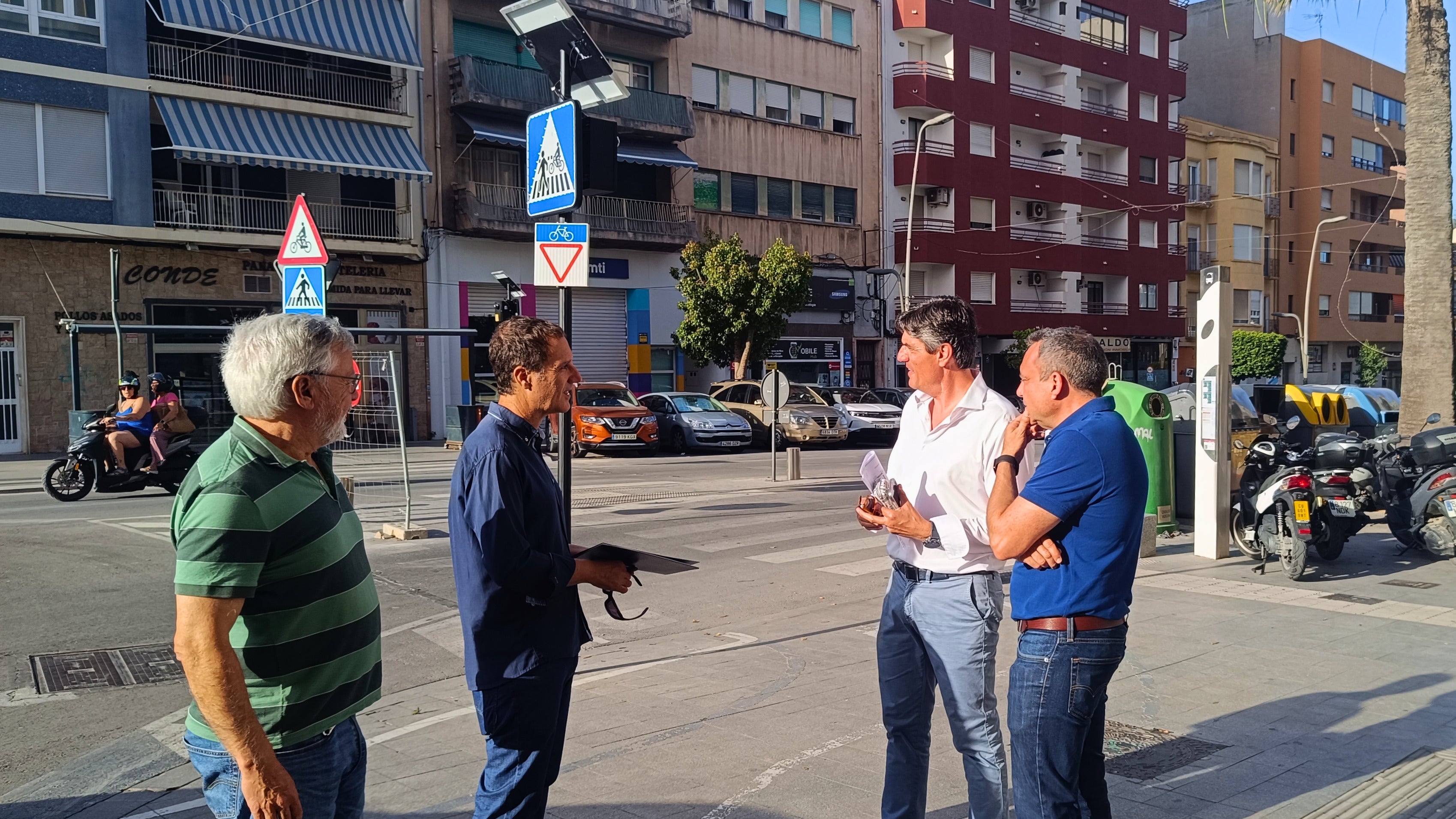 Villajoyosa instala 15 pasos de peatones inteligentes para mejorar la seguridad vial en el municipio Villajoyosa instala 15 pasos de peatones inteligentes para mejorar la seguridad vial en el municipio
