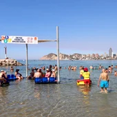 Benidorm amplía un verano más los servicios en las playas para personas con movilidad reducida Benidorm amplía un verano más los servicios en las playas para personas con movilidad reducida