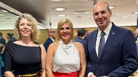 Manzano reivindica que lo "importante" es una financiación justa para las comunidades autónomas y critica el "invito yo y pagas tú" Manzano reivindica que lo "importante" es una financiación justa para las comunidades autónomas y critica el "invito yo y pagas tú"