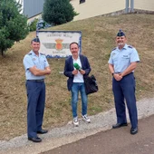 El coronel Luis Borque releva al coronel Juan Pedro Velázquez-Gaztelu al frente del aeródromo Militar de Lavacolla con la lucha contra los incendios forestales como uno de los "objetivos fundamentales" El coronel Luis Borque releva al coronel Juan Pedro Velázquez-Gaztelu al frente del aeródromo Militar de Lavacolla con la lucha contra los incendios forestales como uno de los "objetivos fundamentales"