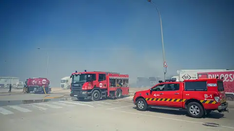 Efectivos de los Bomberos de Palma en el incendio en Mercapalma. Efectivos de los Bomberos de Palma en el incendio en Mercapalma.