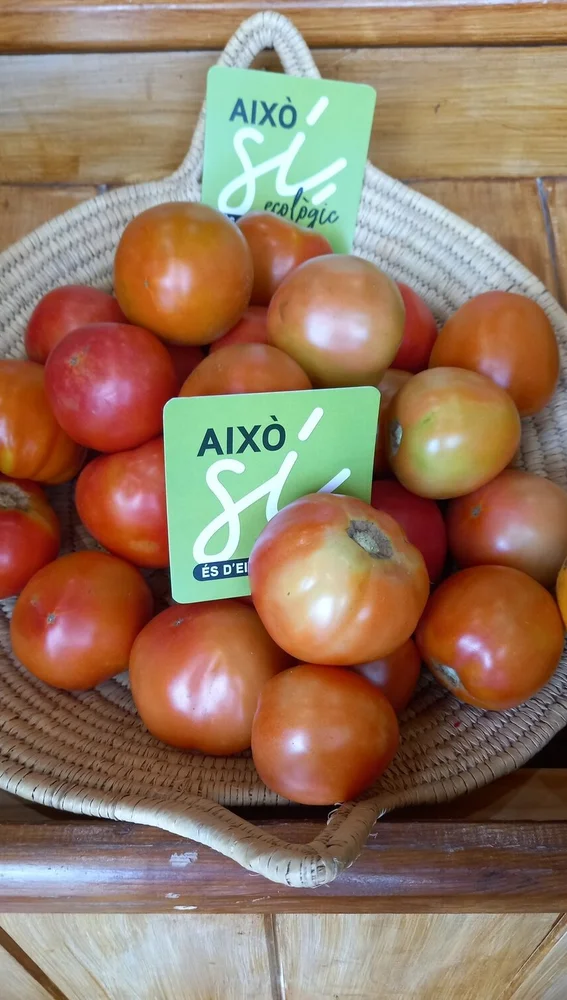 Això sí és d’Eivissa busca poner rostro a los productores, recuperar el conocimiento sobre los productos de temporada y fomentar el consumo de alimentos locales para contribuir a mantener vivo el campo, la gastronomía y el paisaje de Ibiza. Això sí és d’Eivissa busca poner rostro a los productores, recuperar el conocimiento sobre los productos de temporada y fomentar el consumo de alimentos locales para contribuir a mantener vivo el campo, la gastronomía y el paisaje de Ibiza.