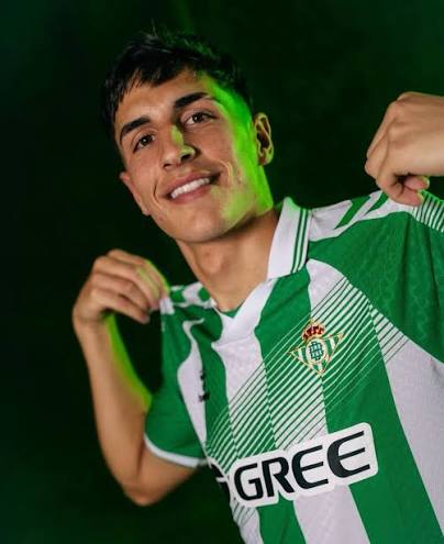 Facundo Bernal: "estoy deseando estar dentro del campo con el estadio repleto de aficionados" Facundo Bernal: "estoy deseando estar dentro del campo con el estadio repleto de aficionados"