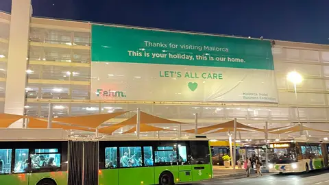 Campaña de la FEHM instalada en el aeropuerto de Palma. Campaña de la FEHM instalada en el aeropuerto de Palma.